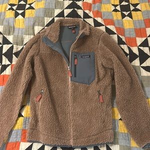 Worn 1 time patagonia jacket. Blush toned fleece